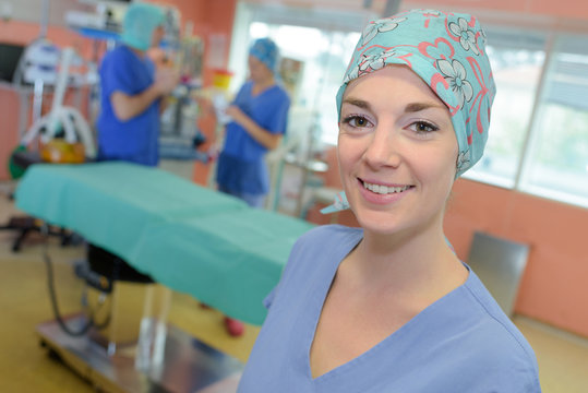 veterinarian surgeons in operating room