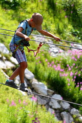 aventure nature, activit&eacute; parc dans les arbres, escalade en for&ecirc;t, parcours dans les arbres.
