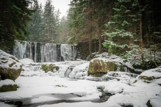 Fototapeta Wild Waterfall in Karpacz