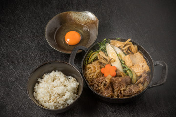 和牛肉ですきやき　Tasty sukiyaki Japanese cuisine 