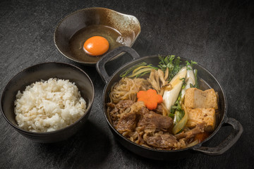 和牛肉ですきやき　Tasty sukiyaki Japanese cuisine 