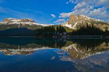 emerald lake reflection