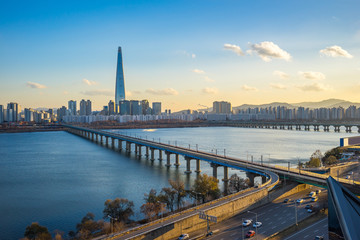 Fototapeta na wymiar Seoul city skyline with view of Han River in Seoul, South Korea