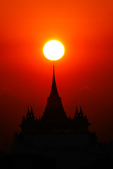 Sunset silhouette temple hight sky in bangkok thailand