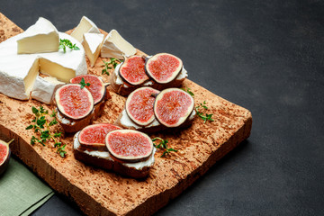 Bruschetta with blue cheese, brie and fresh figs