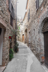 Fototapeta na wymiar Alley in the hamlet of Montemerano.