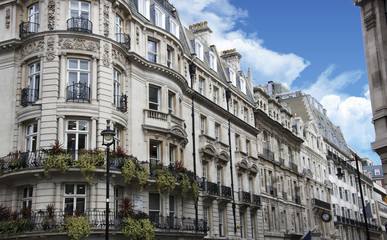 Fototapeta premium Windows of a beautiful apartment building in Central London with a blue cloudy sky