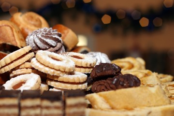  Christmas cakes , background bokeh