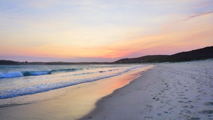 Sonnenuntergang in Byron Bay Australien am Strand