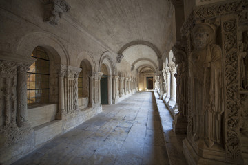 Fototapeta na wymiar Francia, Arles. Il chiostro della Cattedrale.