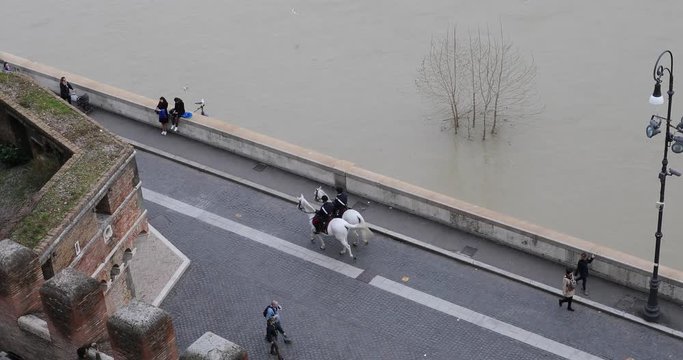 Mounted police are patrolling the tourist route of Rome