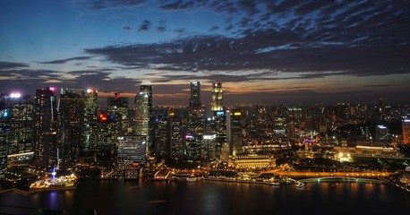 Fototapeta na wymiar Skyline von Singapur in der Nacht, Asien