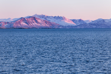 Abendstimmung im Atlantik in Nordnorwegen im Winter