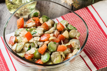 Broad bean salad with tomatoes
