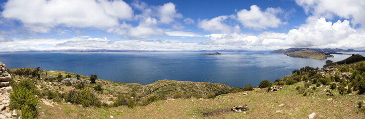 Fototapeta na wymiar Isla del Sol on lake Titicaca in Bolivia