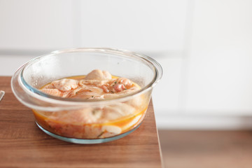Glass cookware with a marinated chicken