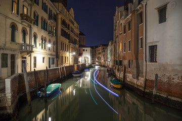Fototapeta na wymiar Kanal in Venedig, Italien 