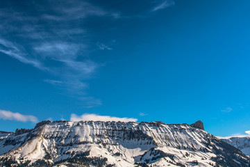 Krater in den bergen mit Schnee © Tobias