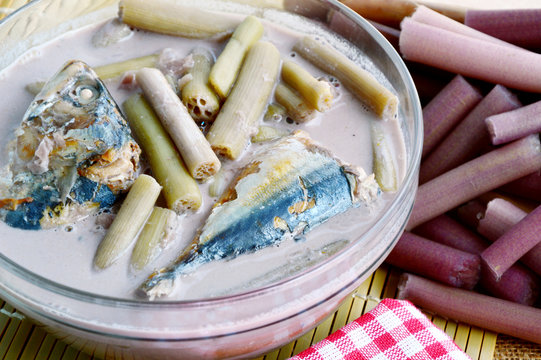 Lotus Stem and Mackerels Fish in Coconut Milk Soup (Thai name is gaaeng gathi saai buaa bplaa thuu neung)