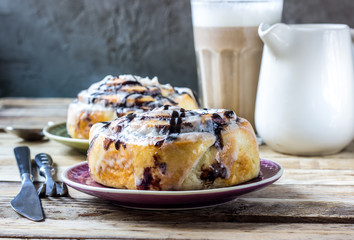 Cinnamon rolls or cinnabons with cream sauce