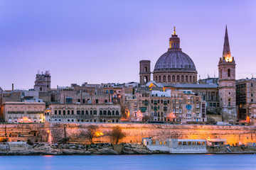 Fototapeta na wymiar lluminated cityscape of Valletta,Malta