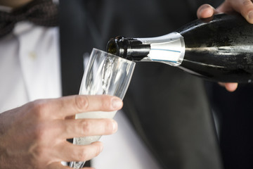 bottiglia di spumante con calici