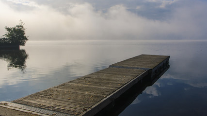 Fototapeta premium Un pontile sul lago