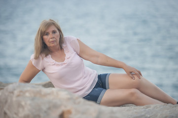 Fototapeta na wymiar Mature woman posing on vacation