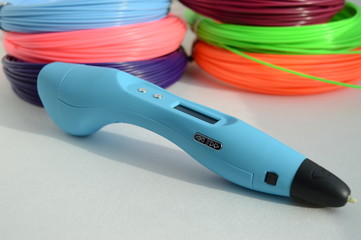 3d pen and colored plastic