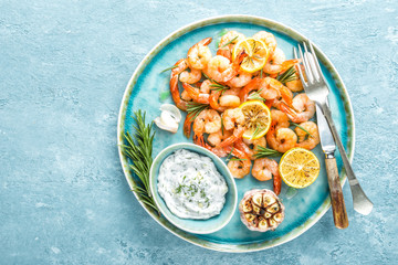 Grilled shrimps or prawns served with lemon, garlic and sauce. Seafood. Top view. - 196799414