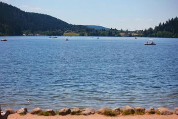 Fototapeta na wymiar vue du lac de gerardmer
