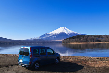Fototapeta na wymiar 山中湖から見る富士山