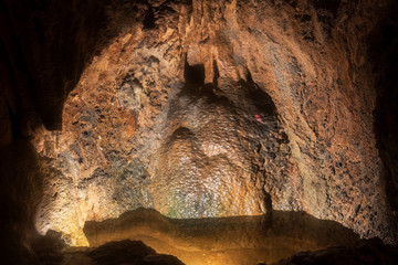 As grutas são autênticas catedrais subterrâneas