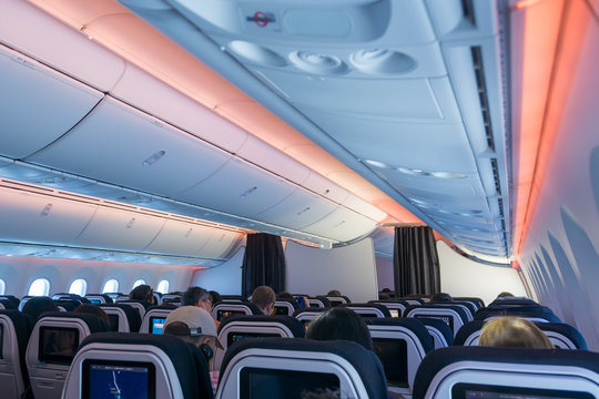 飛行機　機内