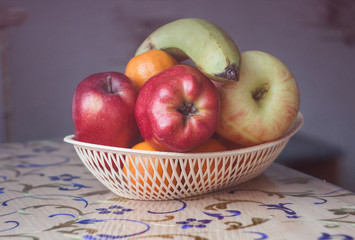 apples orange tangerines fruit basket