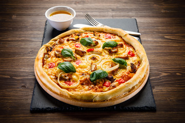 Pizza pepperoni with chicken and vegetables