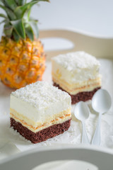 Delicious white cake with pineapple and brown bottom