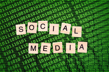 Social Media als Buchstaben mit einem digitalen Hintergrund