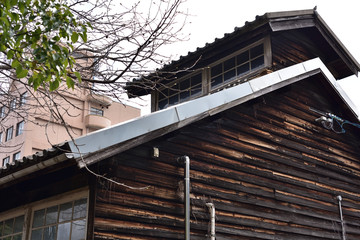 日本の大学で見つけた古い建物