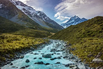 Cercles muraux Aoraki/Mount Cook View from Hooker valley track to Aoraki Mount Cook national park, south island, New Zealand show the snow mountain peak, the river and glacier with in the background.