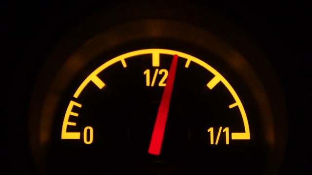 Fuel gauge. Needle moving