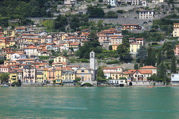 Blick auf Carate Urio, Stadt Panorama, Uferpromenade am Comer See in Italien