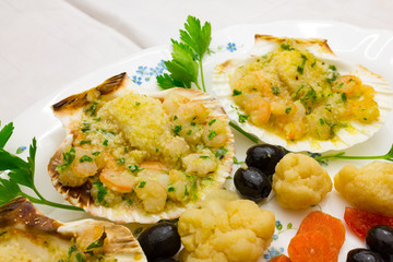 Appetizer with scallop and vegetables
