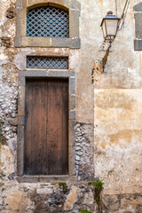 Fototapeta na wymiar Italy: view of rustic old door