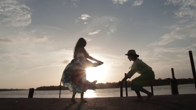 Dancing the Amazon rainforest at sunset em abaetetuba
