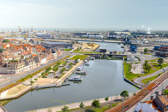 Calais et son port