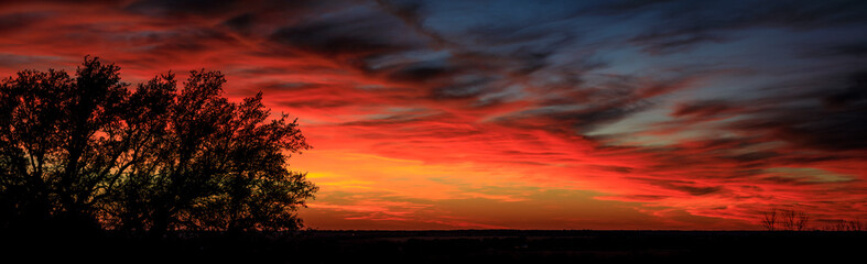 Naklejka premium Fiery sunset