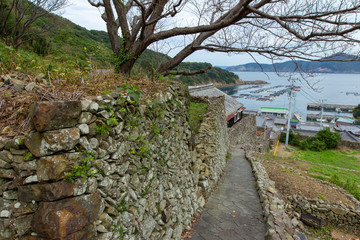 石垣と海