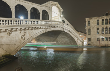 Rialto bridge by night