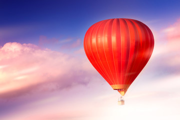 Beautiful balloon in the sky at sunset   © proslgn